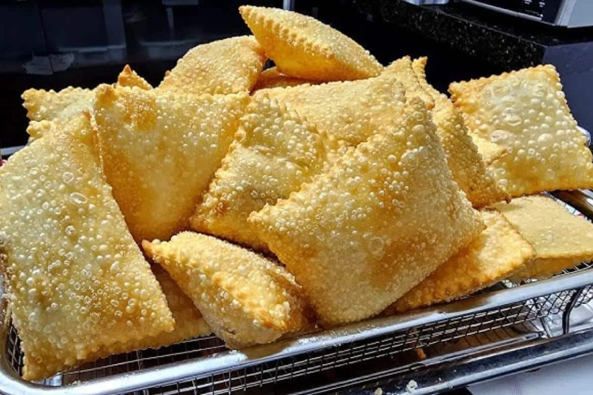 Massa de pastel de feira que fica sequinha e não encharca de óleo