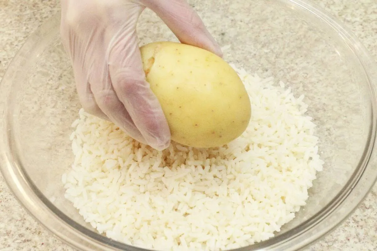 Massa de salgado com batata e arroz: receita fácil que vai te pegar de surpresa