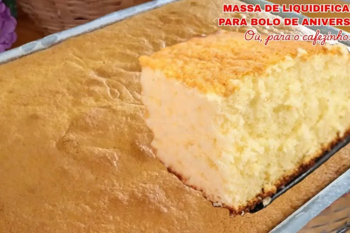 Massa para bolo de aniversário leve, fofinha e perfeita para rechear e cobrir