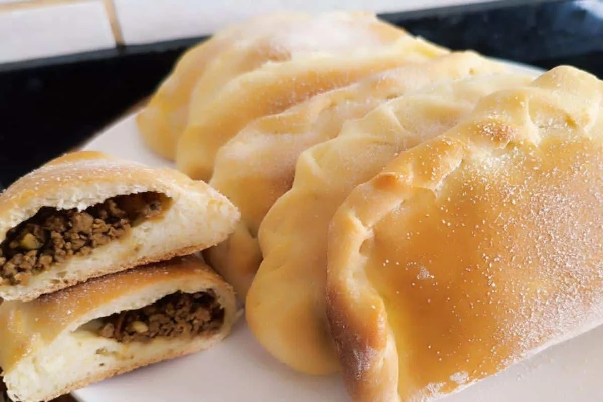 Massa perfeita para pastel assado que desmancha na boca e fica uma delícia