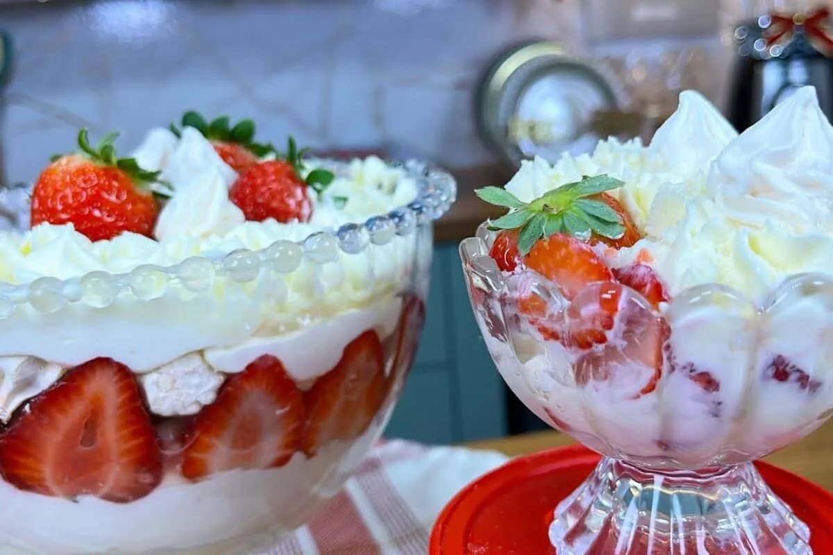 Merengue de morango, uma sobremesa muito fácil de montar, linda e deliciosa