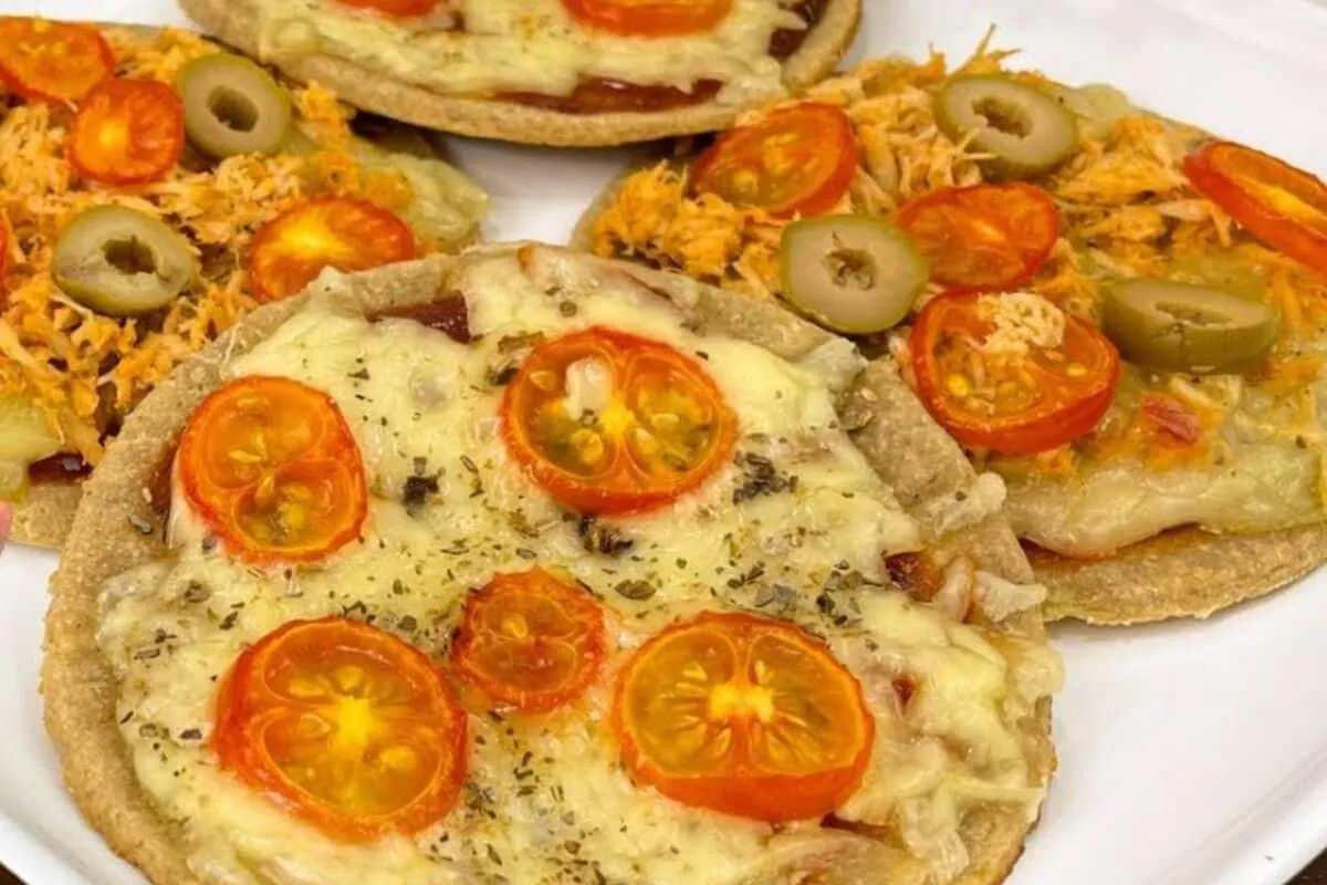 Mini pizza fit sem leite e sem glúten, uma opção saudável e muito fácil de fazer para o seu lanche