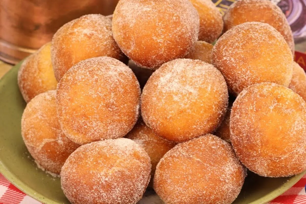 Mini sonho recheado fofinho e irresistível: fica uma delícia e rende bastante