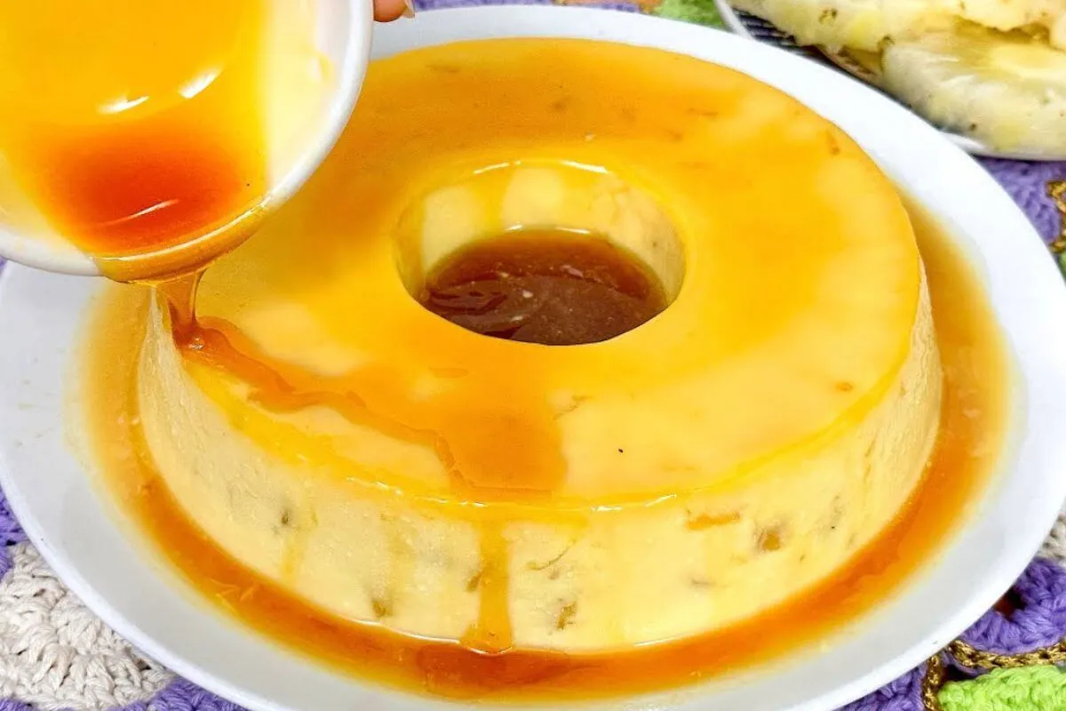 Misturei creme de leite com abacaxi e fiz um delicioso pudim de abacaxi ficou super refrescante