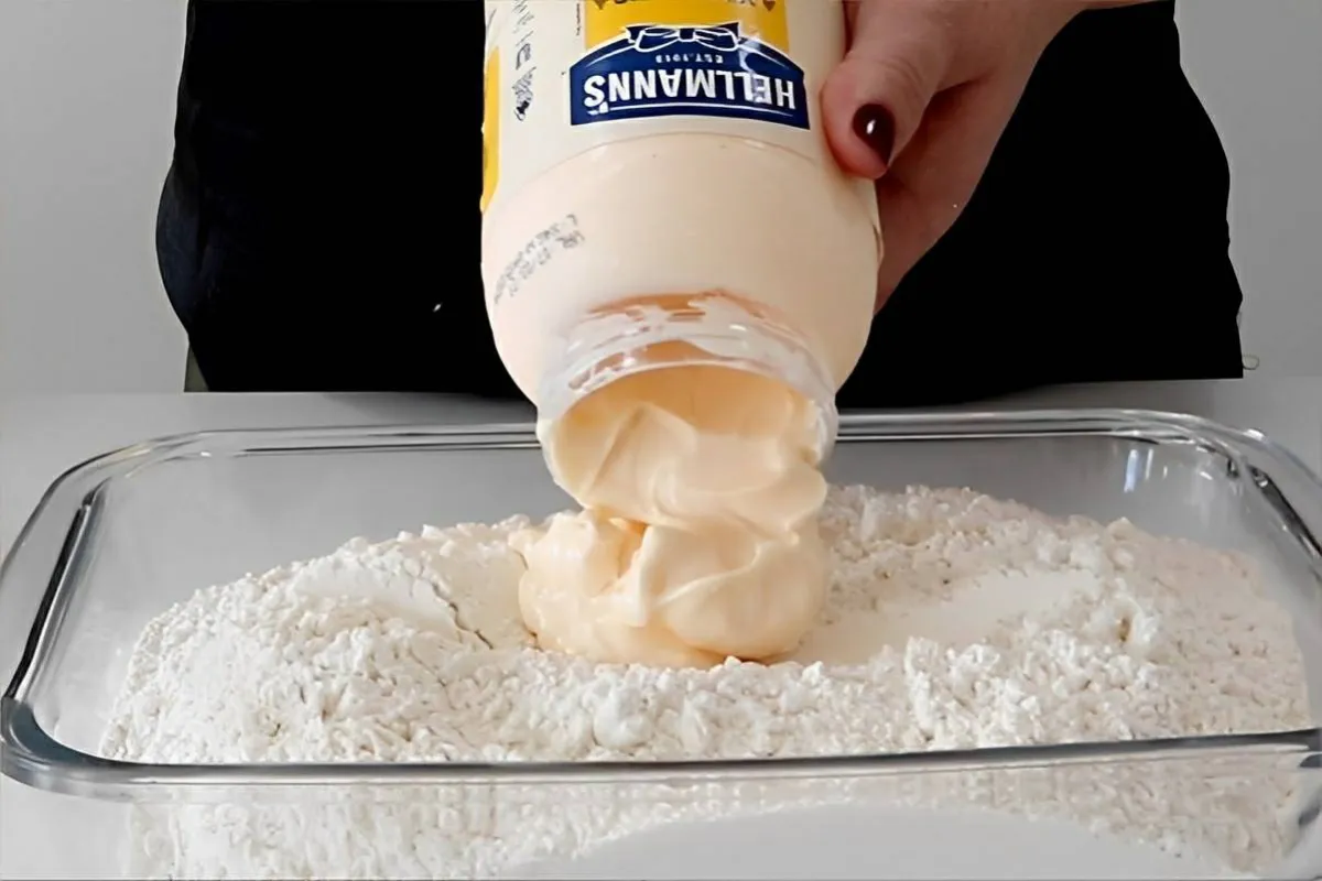 Misturei farinha de trigo com maionese e preparei uma torta de frango maravilhosa