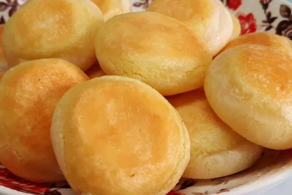 Misturei polvilho e mais um ingrediente e fiz um delicioso pão de queijo com 2 ingredientes