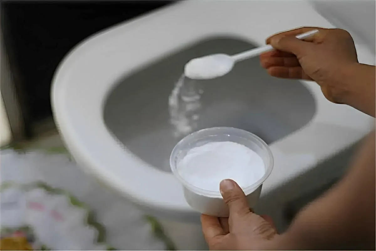 Misturinha caseira para limpar vaso sanitário e eliminar os maus odores