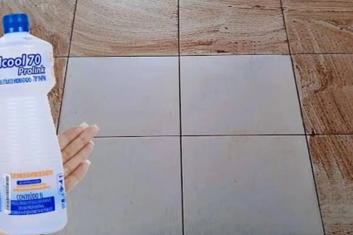 Misturinha com álcool para limpeza para piso encardido e manchado que é uma beleza