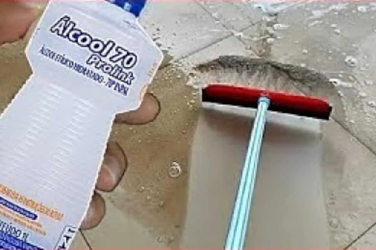 Misturinha limpa piso com produtos que você já no armário: derrete qualquer sujeira em minutos