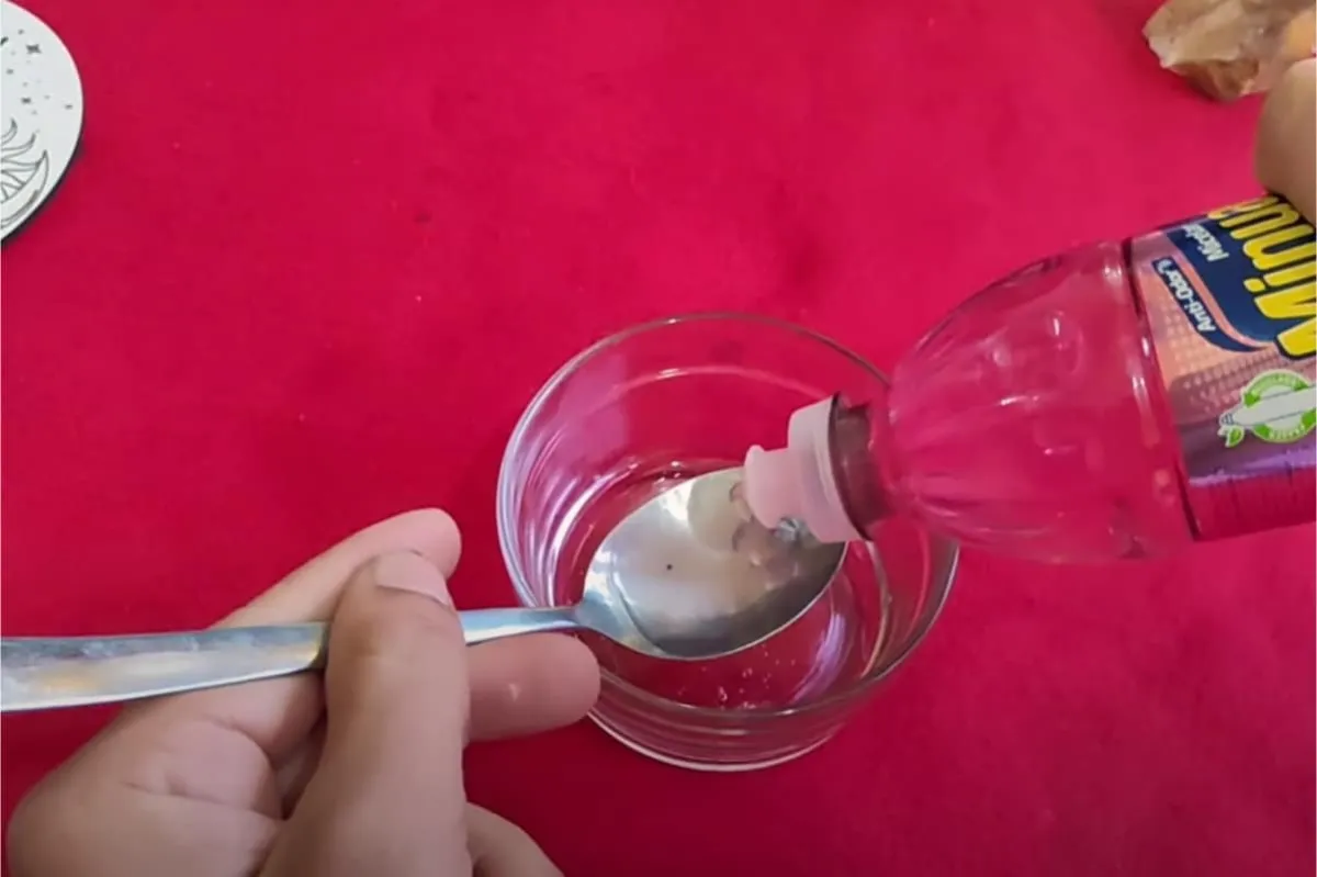 Misturinha para desengordurar vidros: não precisa mais comprar produto no mercado