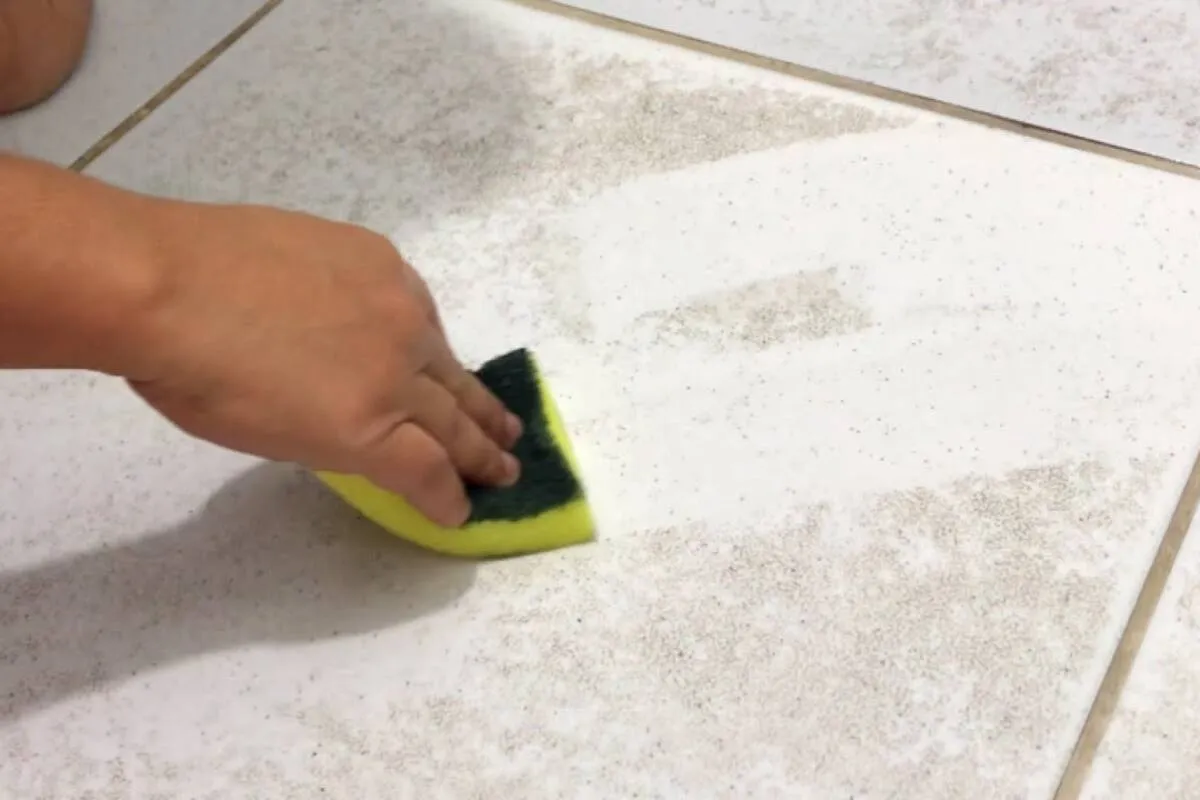 Misturinha para limpar piso: é infalível e faz mágica com chão encardido e manchado