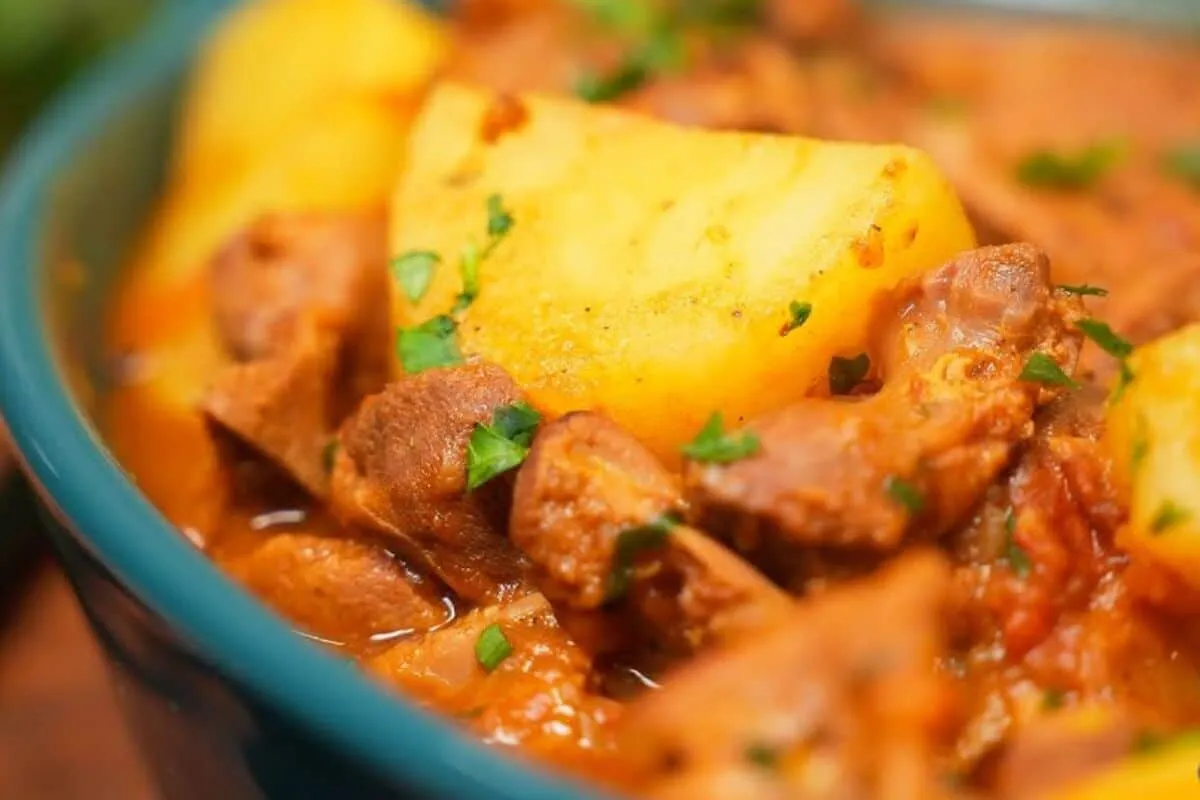 Moela com batata na panela bem temperada, receita com sabor caseiro que não dá pra resistir