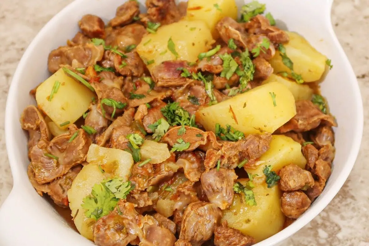 Moela com batata na panela de pressão: receita deliciosa e prática para o almoço