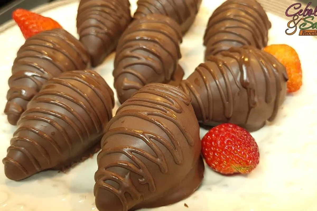 Morango com chocolate: a sobremesa mais fácil que existe para você fazer de um jeito rápido