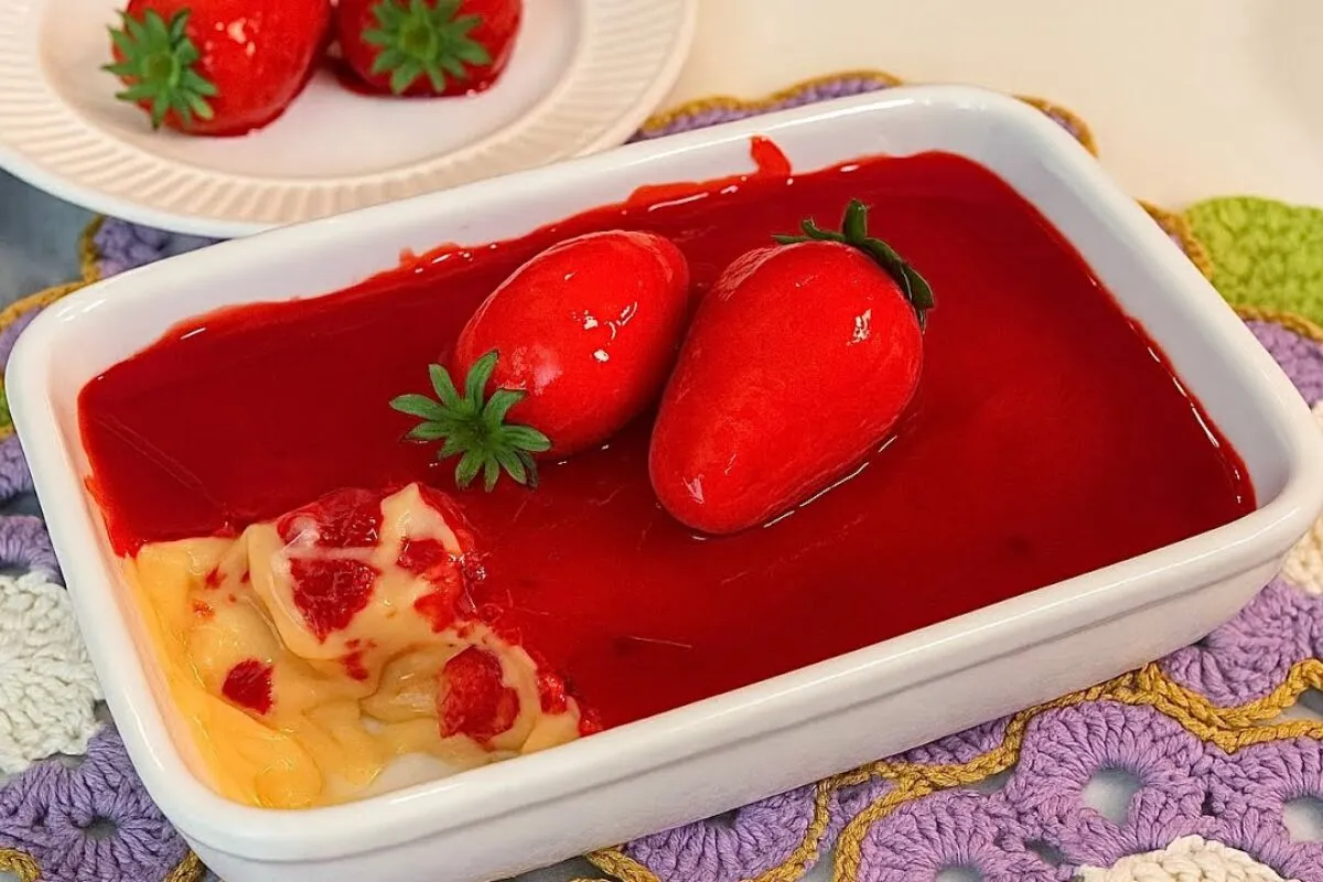 Morango do amor na travessa, uma sobremesa rápida, gostosa, e com uma apresentação linda