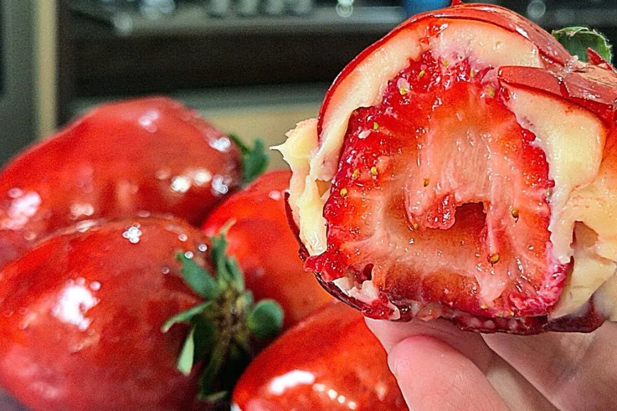 Morango do amor tradicional fácil e irresistível para fazer em casa e matar a vontade