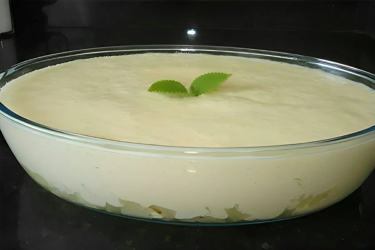 Mousse de abacaxi muito refrescante feita com poucos ingredientes para ceia de natal
