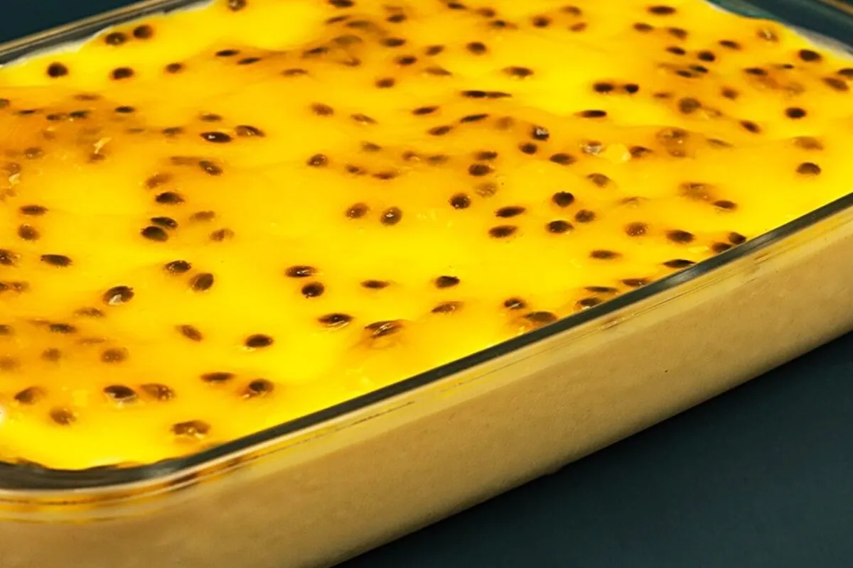 Mousse de maracujá cremosa e saborosa, feita com apenas 3 ingredientes e sem gelatina