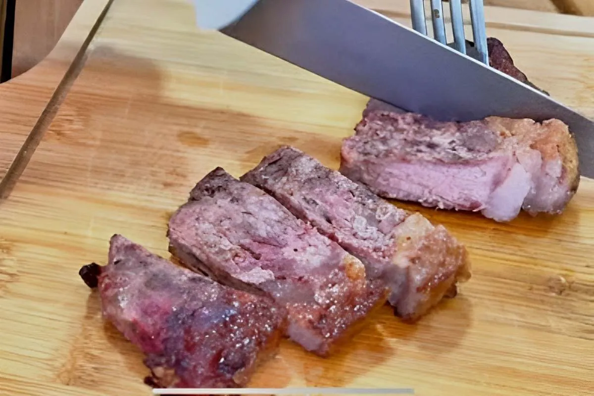 Não precisa de churrasqueira: faça churrasco na air fryer com carvão e veja com fica bom