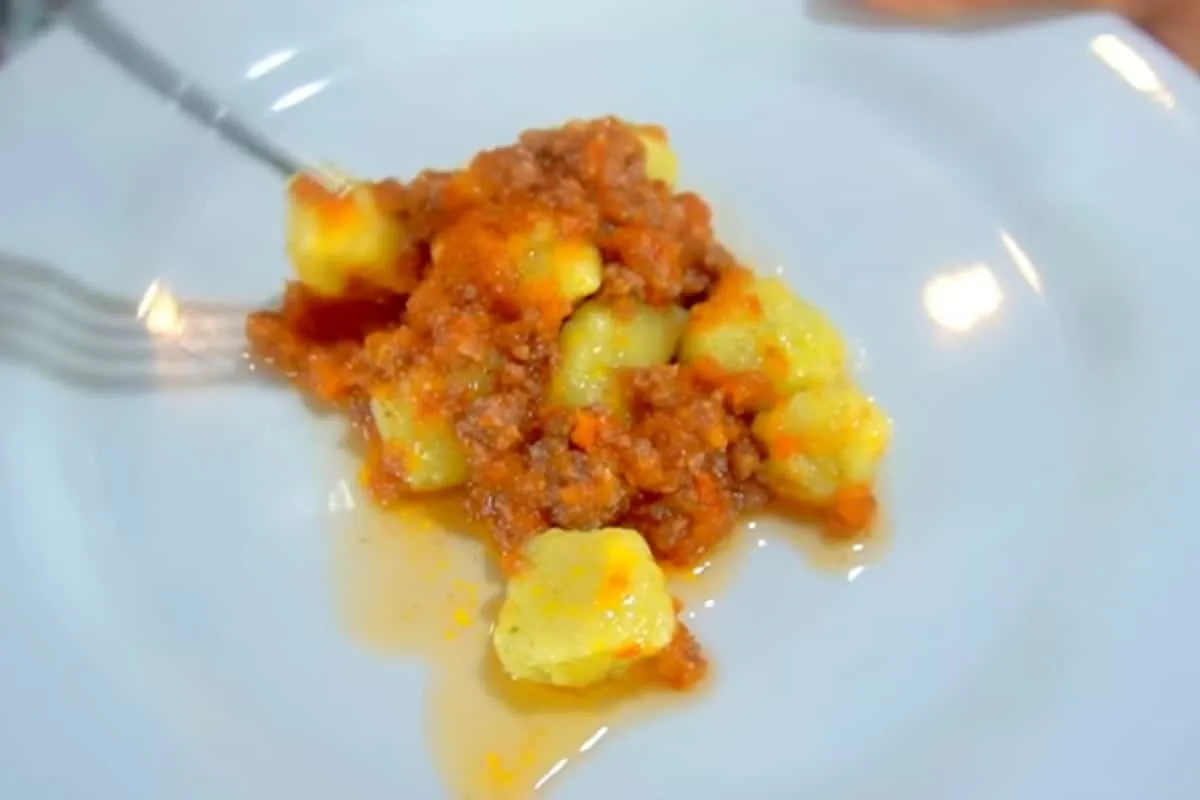 Nhoque de abobrinha leve e delicioso, feito com poucos ingredientes e sem trigo