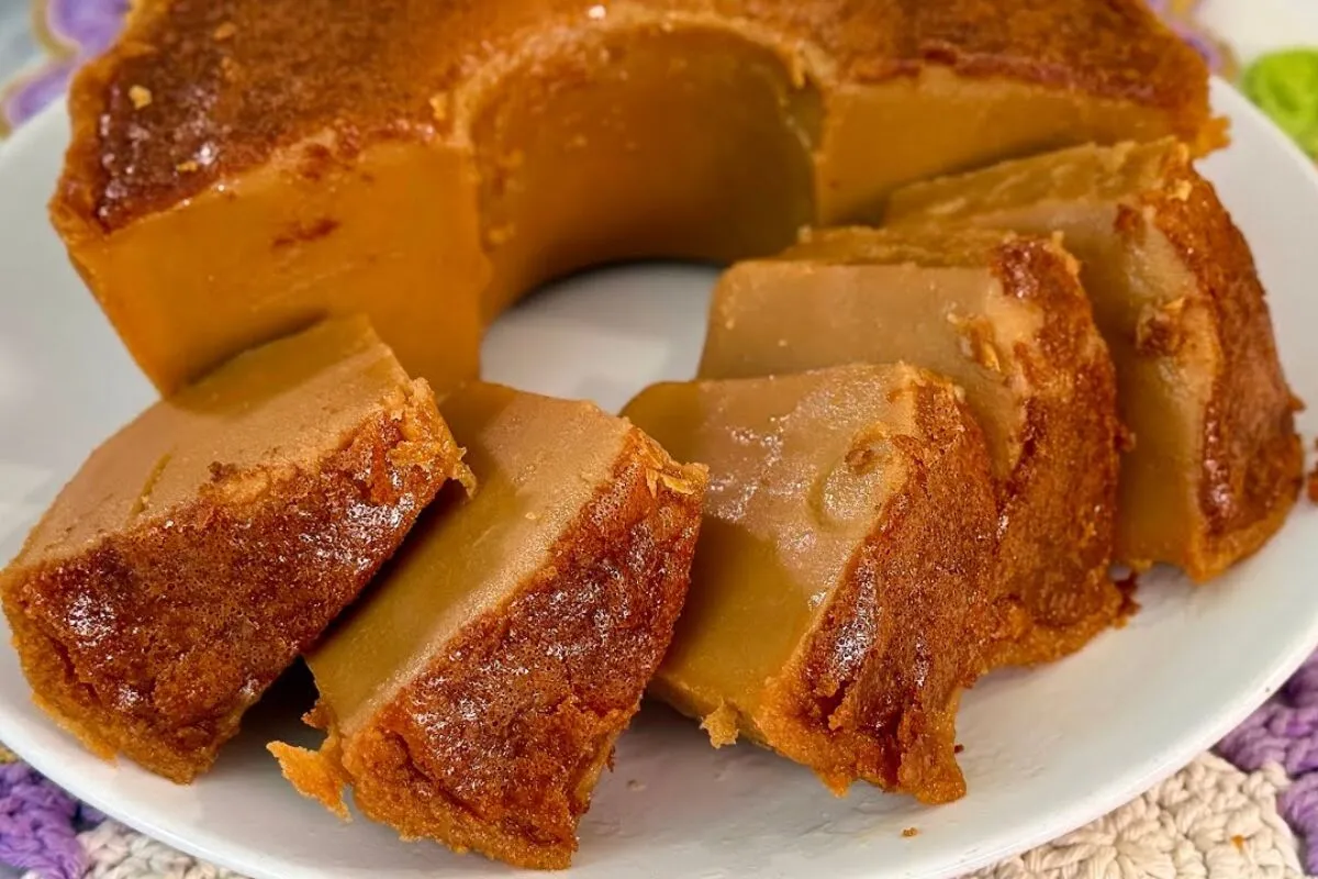 O melhor bolo cremoso de liquidificador feito de um jeito prático e sem erros para o seu café