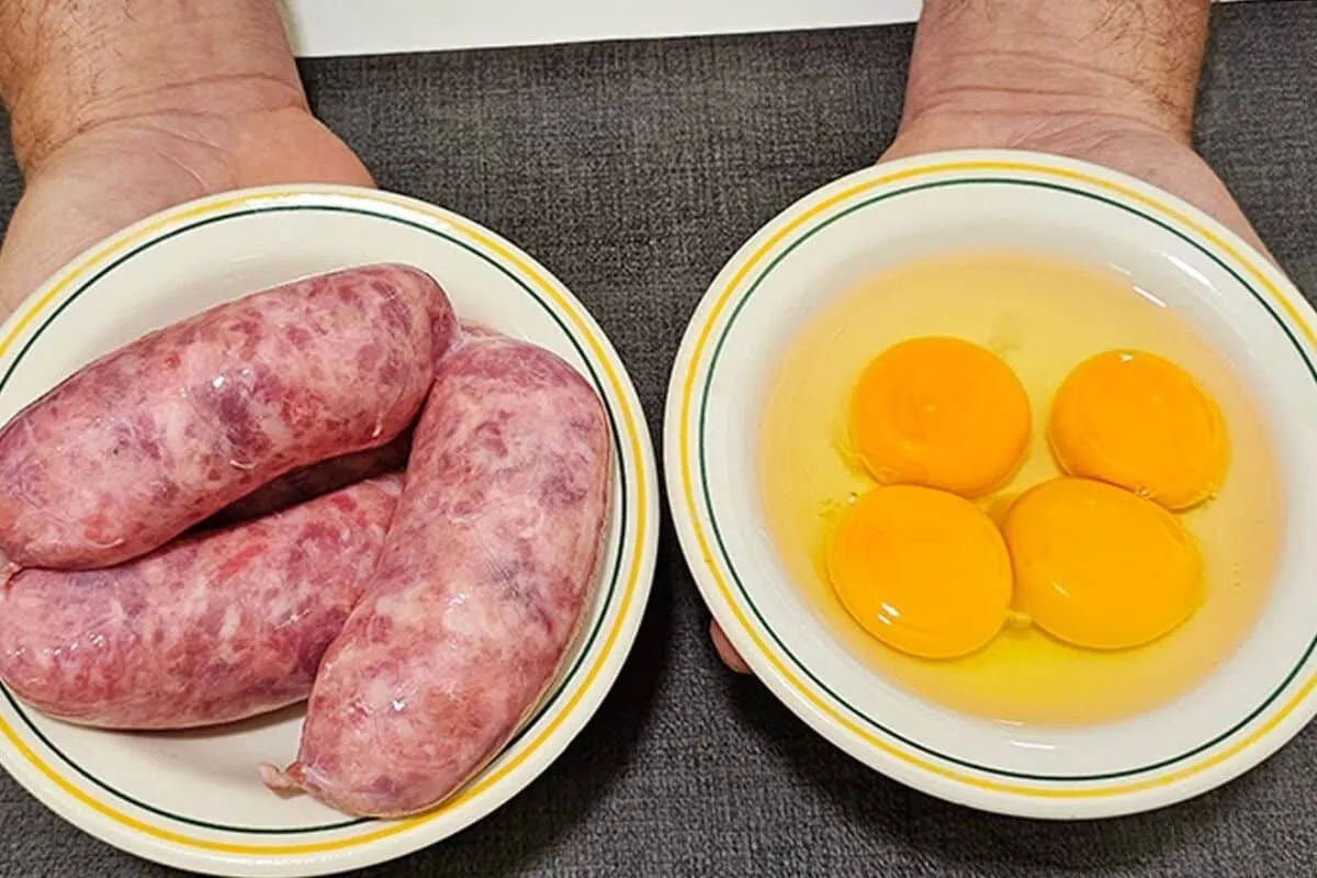 Omelete com linguiça receita simples e deliciosa para qualquer refeição