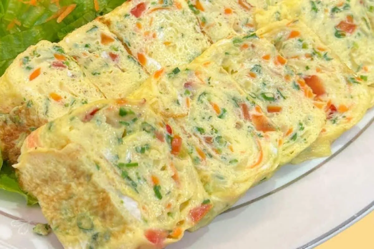 Omelete enrolado prático e saboroso para uma refeição rápida e leve neste período de fim de ano