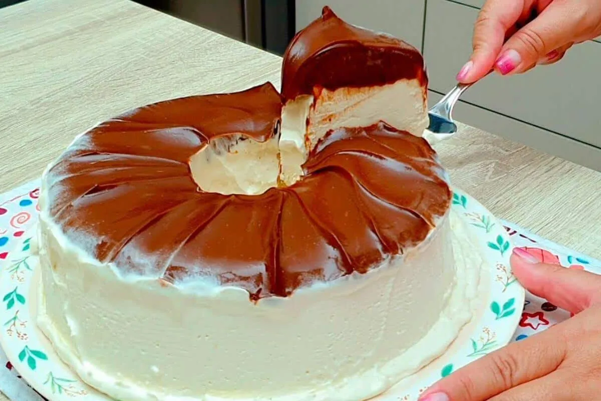 Ótimo para o final de ano mas você vai querer comer todos os dias esse pudim de sorvete