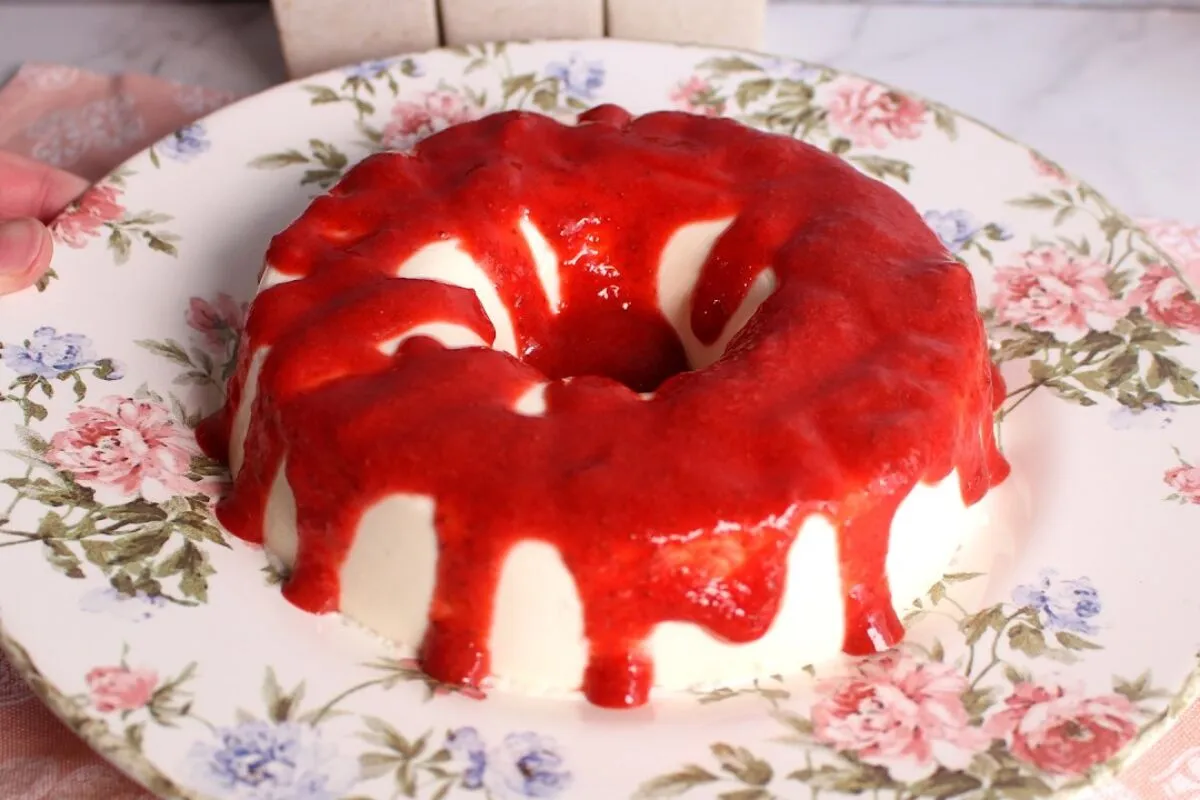 Panna cotta de morango sem açúcar: receita deliciosa para quem está de dieta