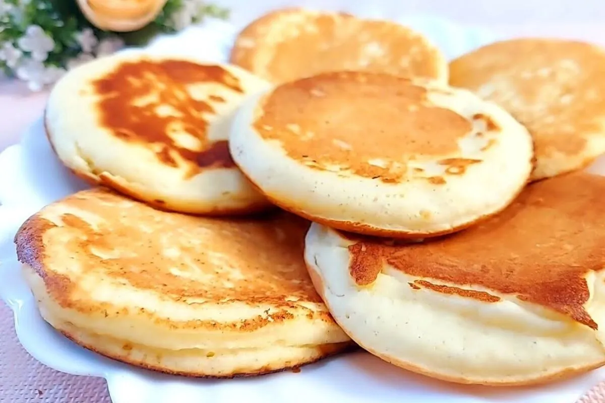 Panqueca americana fofinha, super macia e econômica, perfeita para o café da manhã