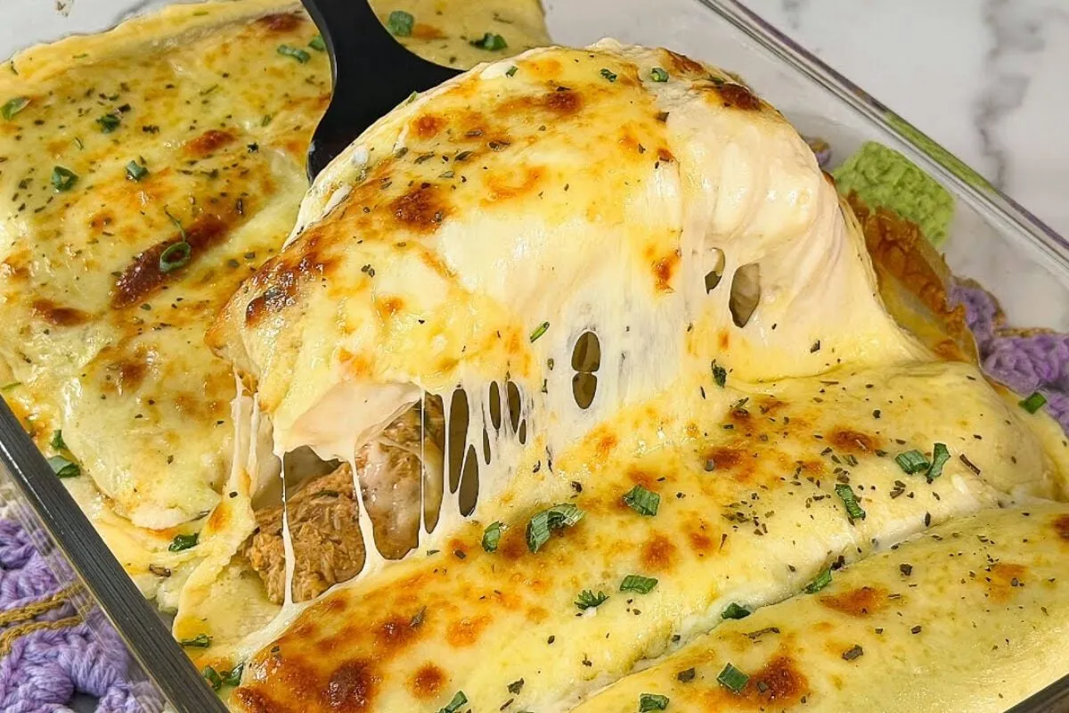 Panqueca de frango com molho branco no forno: receita fácil e deliciosa para o almoço