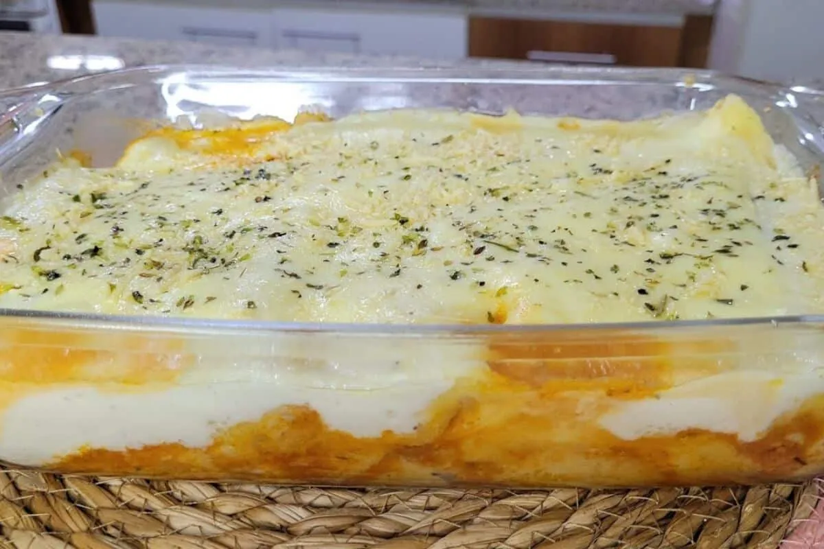 Panquecas sem farinha, que são fáceis, derretem na boca e você aproveita as sobras do almoço para o recheio
