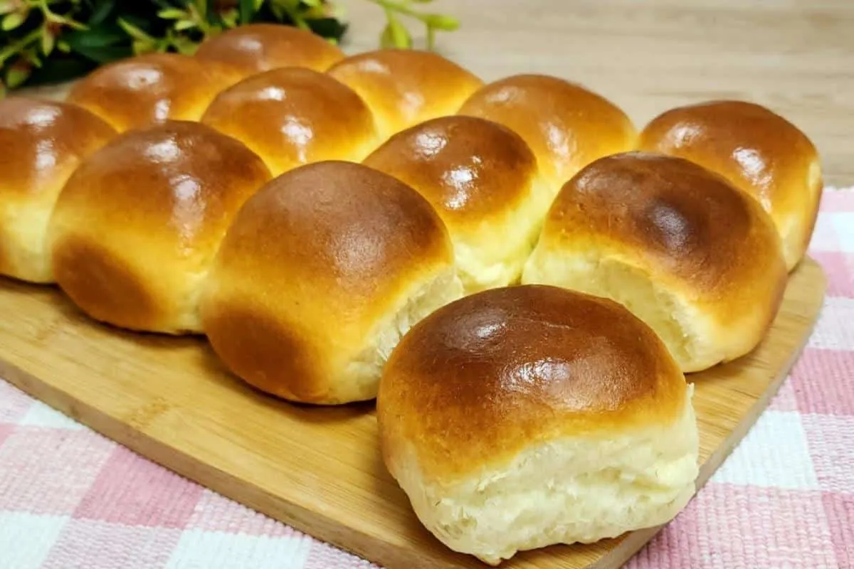 Pão 2 leites que parece um pedaço de algodão de tão macio e fofinho