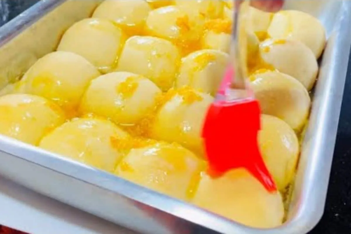 Pão bolinha de alho fofinho e saboroso que você pode até congelar para ter sempre à mão