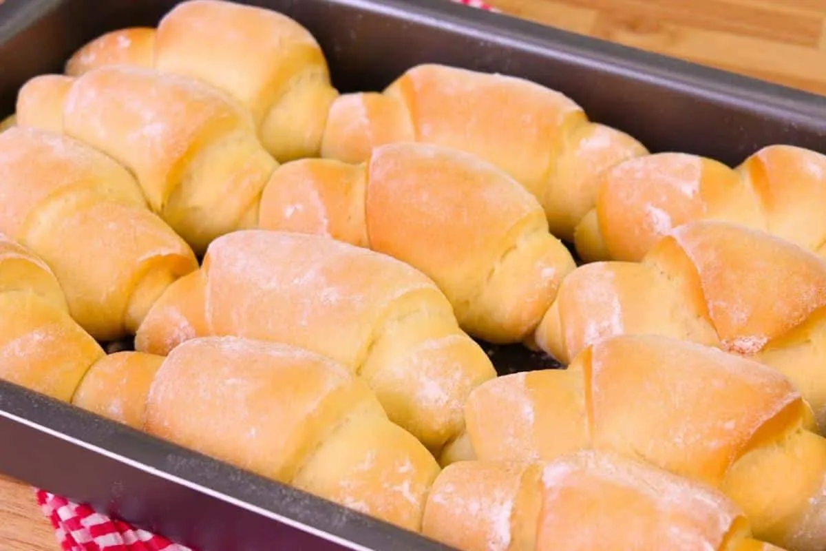 Pão caseirinho sovado delicioso para você servir no café da manhã da sua família