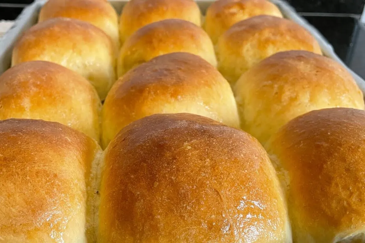 Pão caseiro com creme de leite fofinho e leve igual pãozinho de padaria