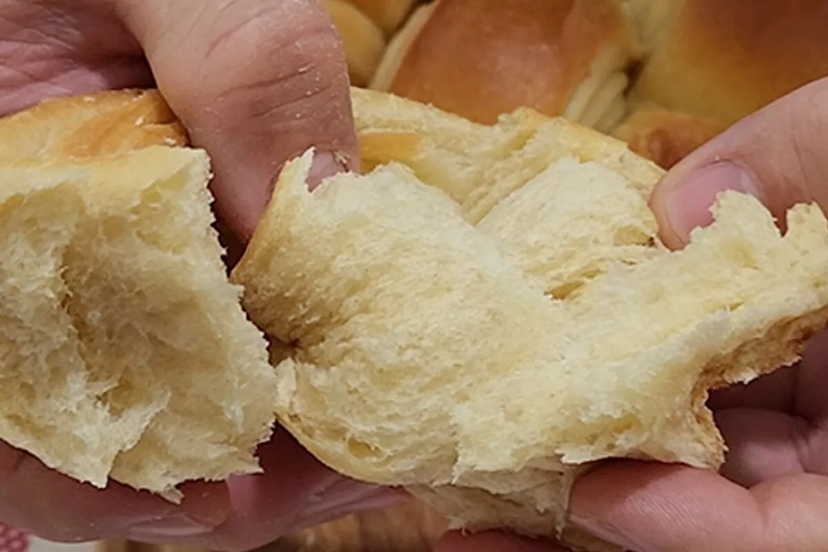 Pão caseiro de margarina bem fofinho, fácil de fazer e perfeito para o café da manhã