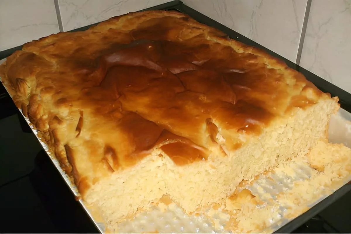 Pão caseiro de massa mole que não precisa sovar é só bater ingredientes colocar na forma e assar
