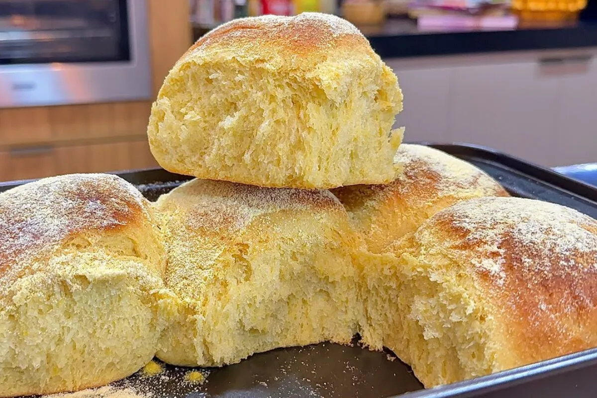 Pão caseiro de milho fácil e rápido: receita simples de fazer e fica muito fofinho para o café da manhã