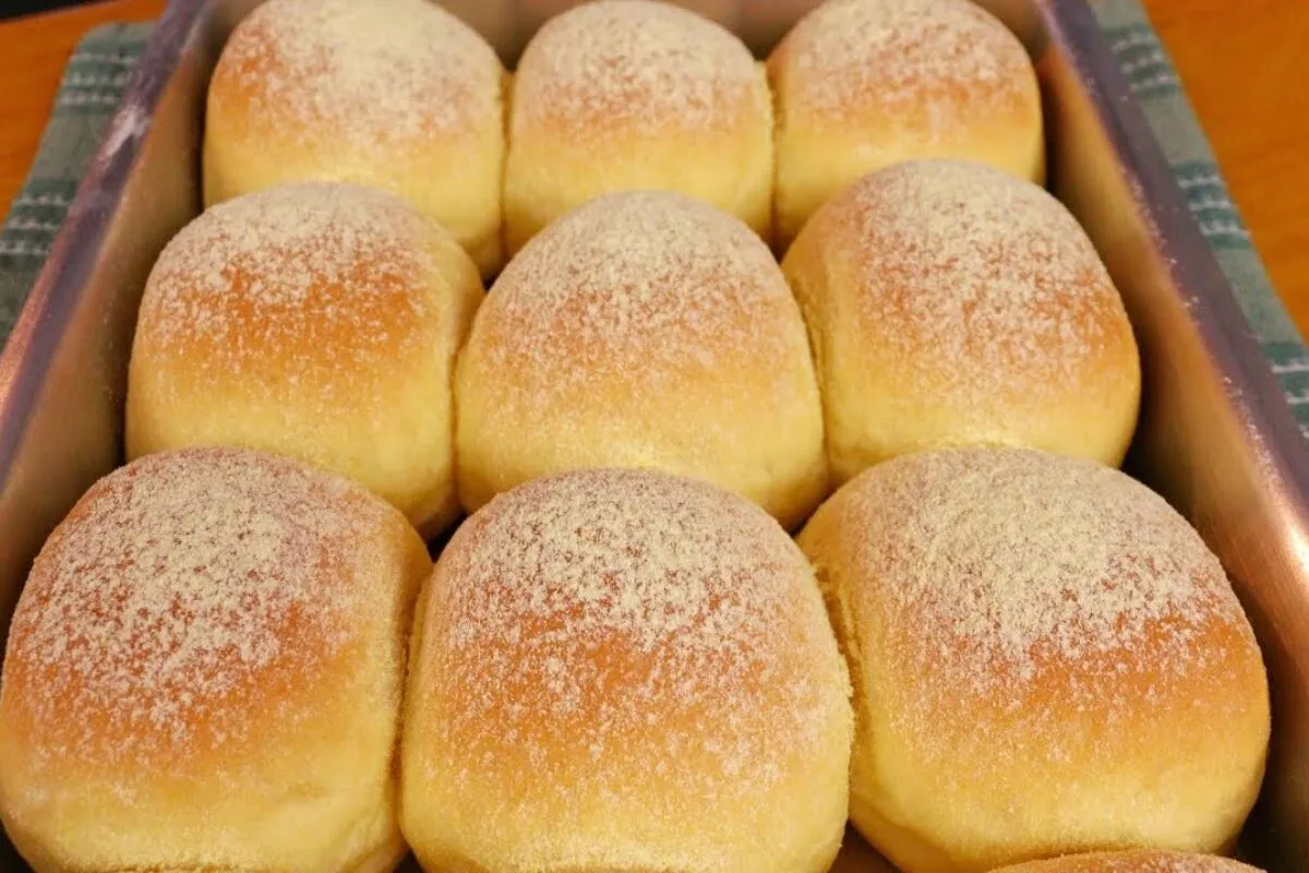 Pão caseiro de milho fofinho e macio que parece de padaria para seu lanche da tarde