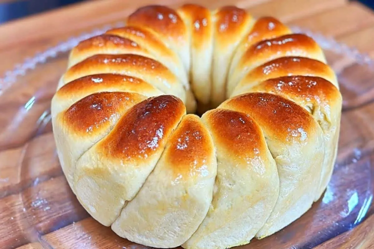 Pão caseiro doce fofinho com apenas 1 ovo e sem sovar que já sai do forno fatiado