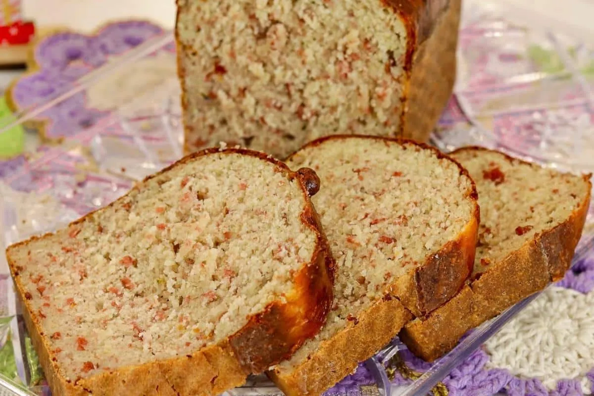 Pão caseiro fácil com calabresa que não precisa sovar e fica ótimo para o lanche de natal