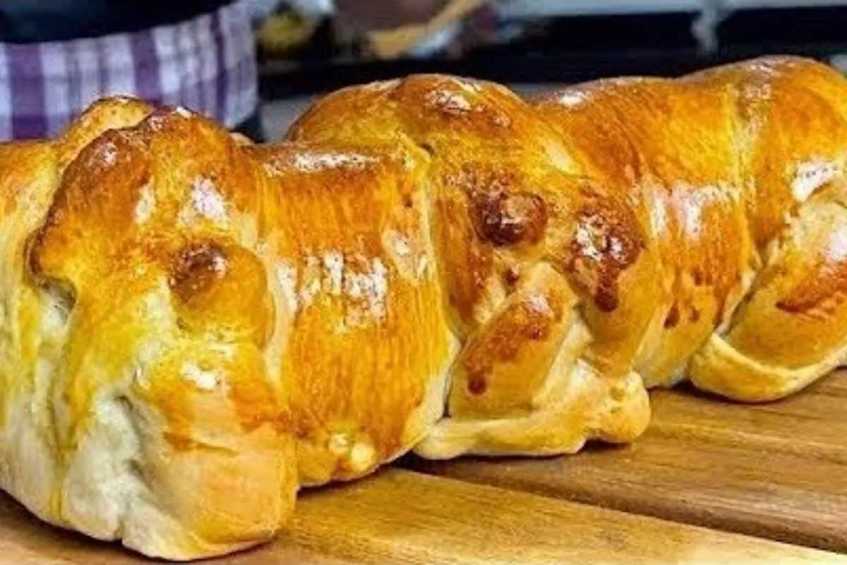 Pão caseiro fofinho e irresistível para servir no café da manhã da família