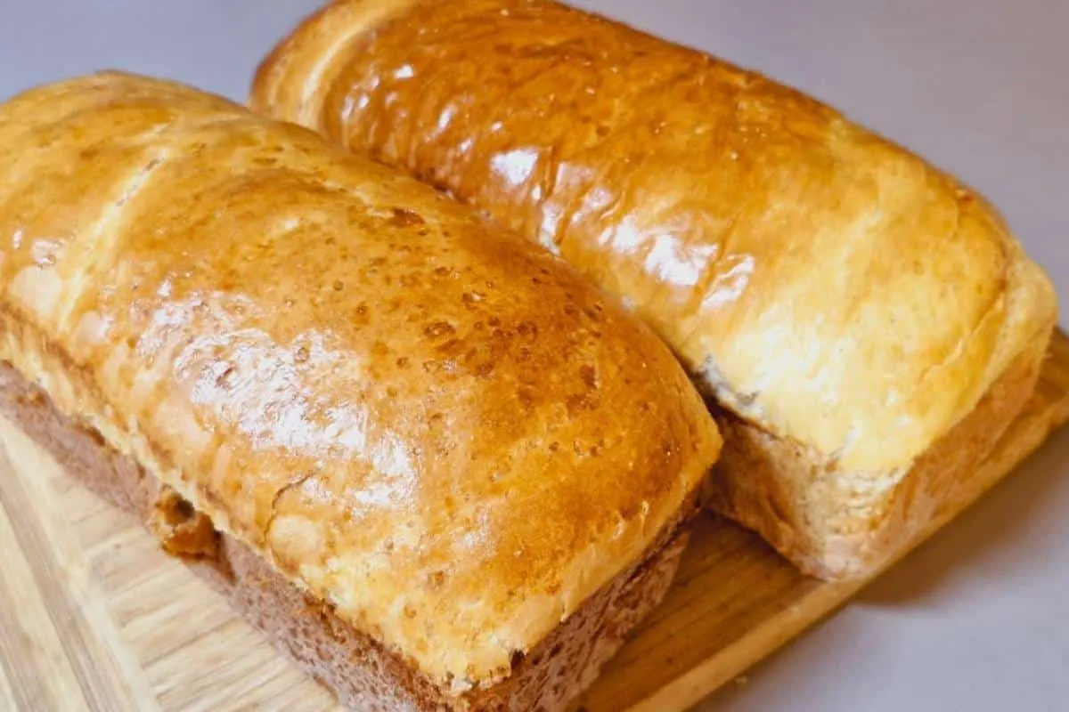 Pão caseiro fofinho e macio para servir hoje ainda no café da tarde