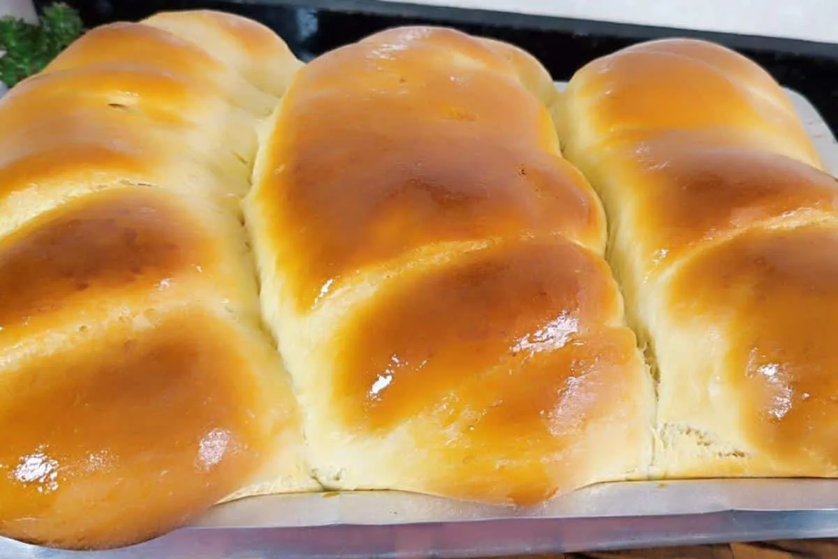 Pão caseiro grande e fofinho para fazer no café da manhã e não precisar ir na padaria