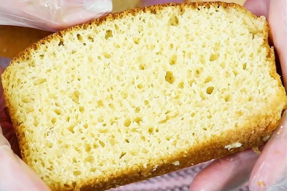 Pão caseiro sem sovar que fica pronto rápido para o café da manhã ou da tarde
