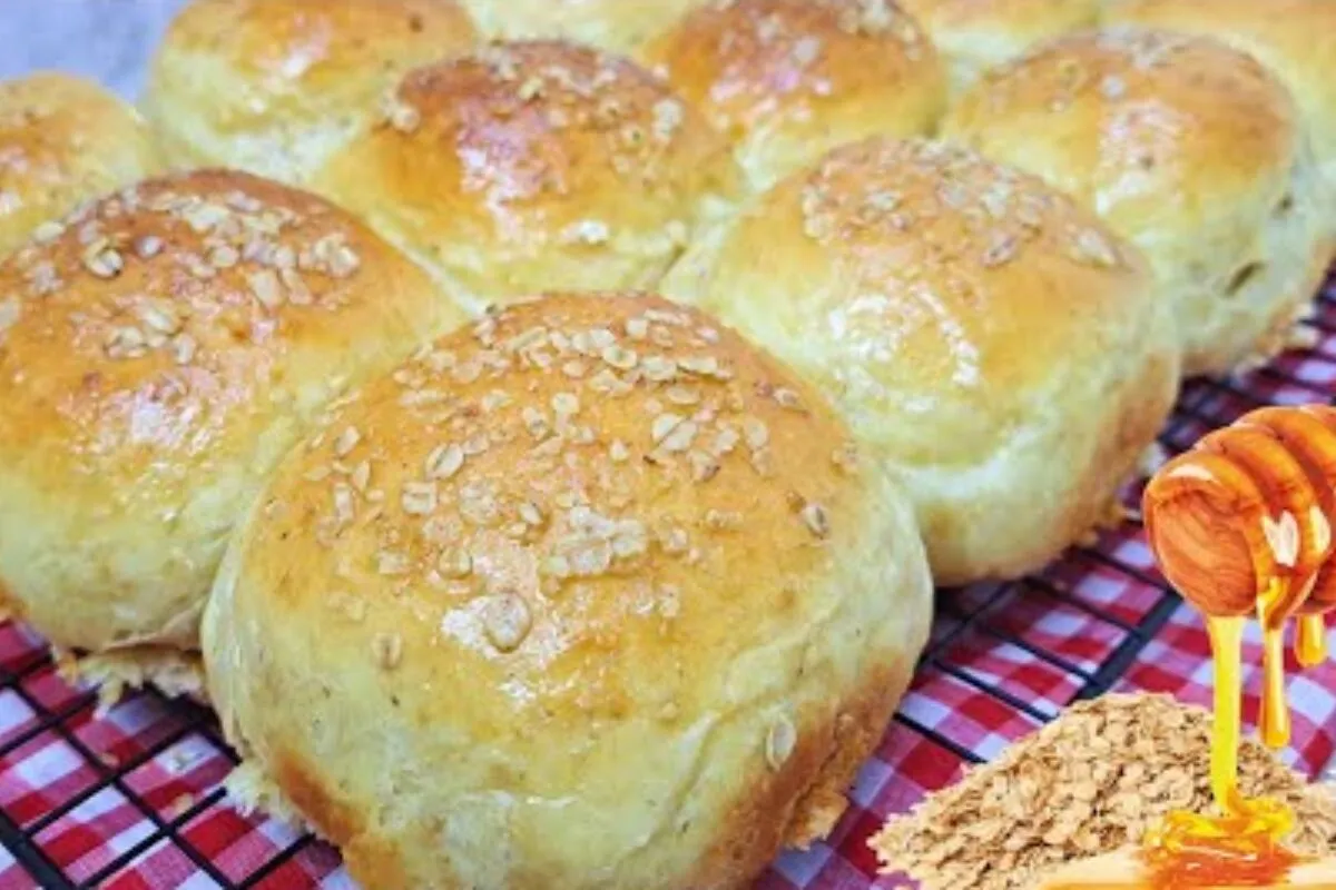 Pão com aveia e mel super fofinho e delicioso para o café da manhã