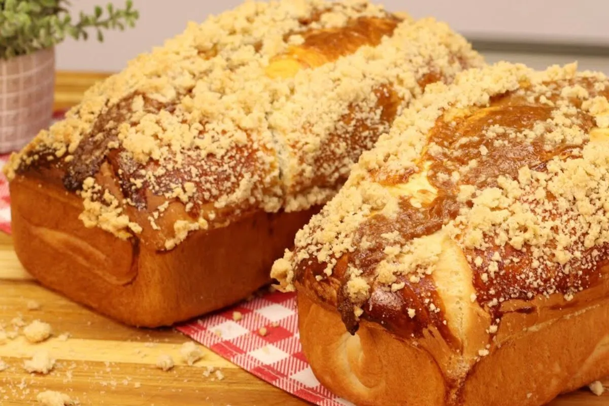 Pão cuca de doce de leite tão gostoso que é impossível comer um pedaço só