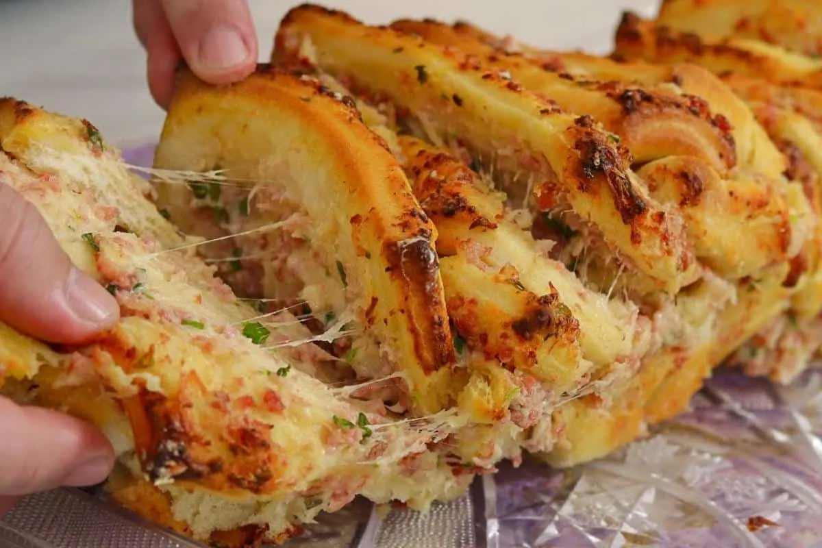 Pão de alho com linguiça: todo mundo vai adorar quando fizer no churrasco