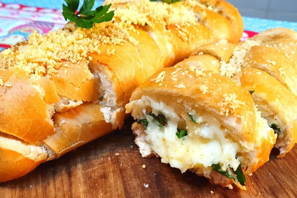 Pão de alho no forno fácil e rápido que vai deixar todo mundo com água na boca só de olhar